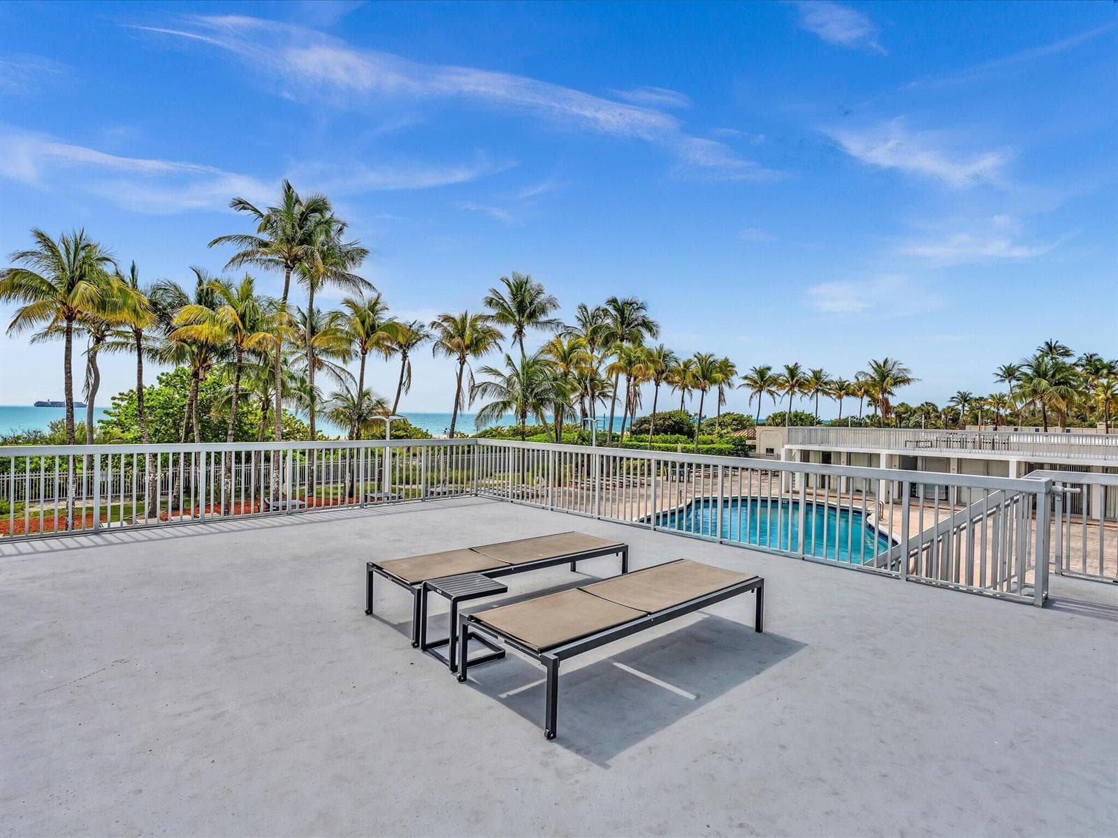B26018644 — Miami Beach — 31