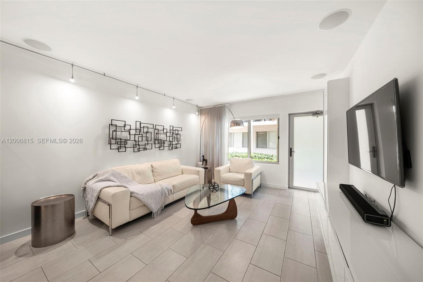 A12006815 — Miami Beach — 3