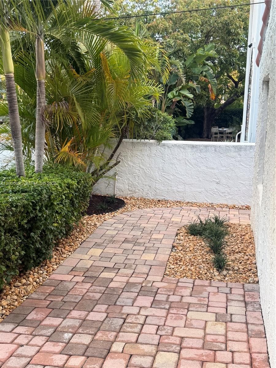 A12006920 — Miami Beach — 7