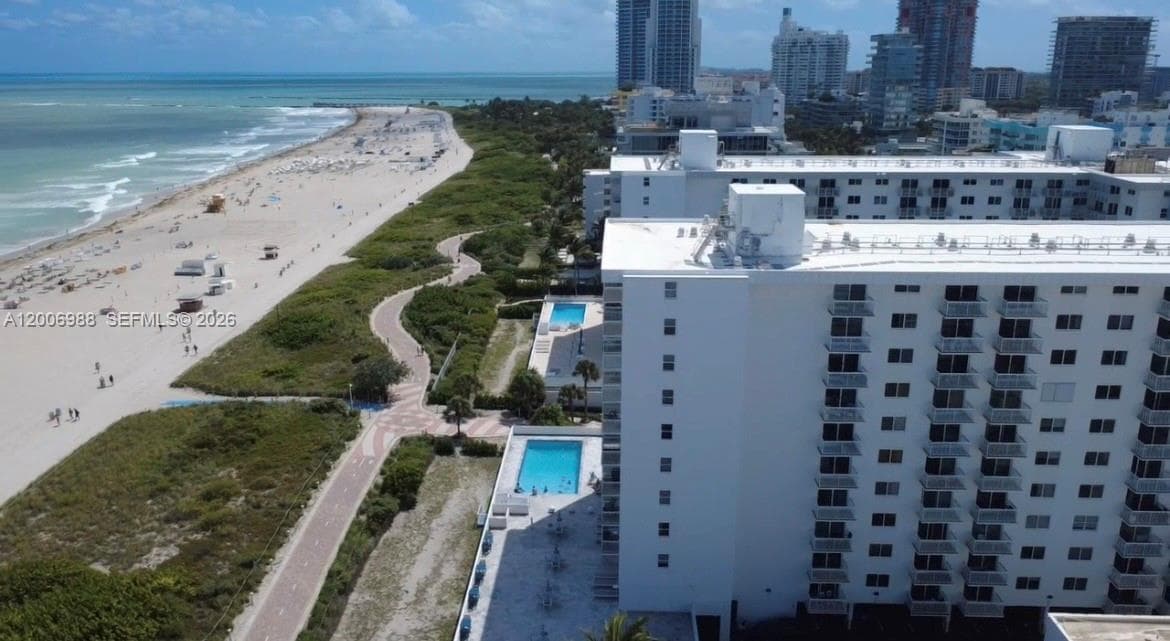 A12006988 — Miami Beach — 22