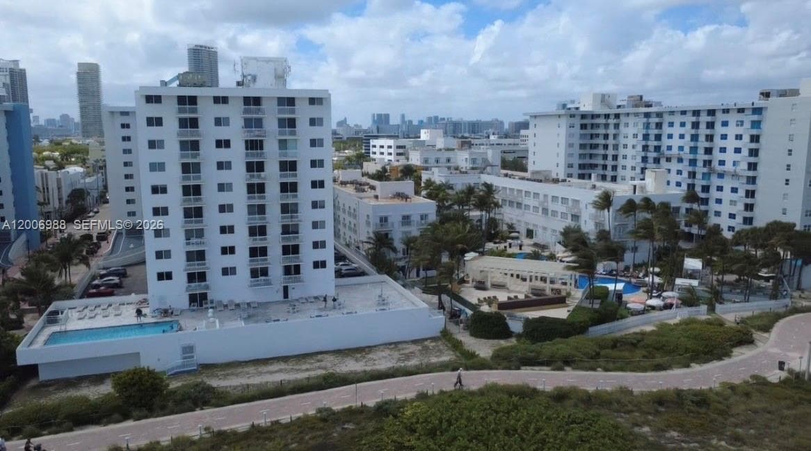 A12006988 — Miami Beach — 21