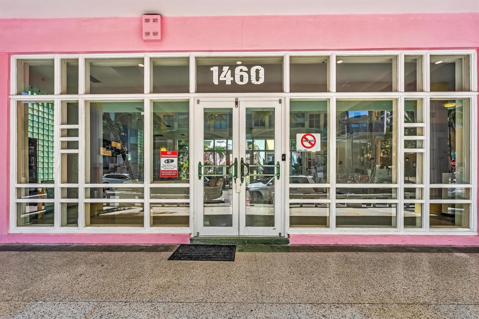 B26020064 — Miami Beach — 41