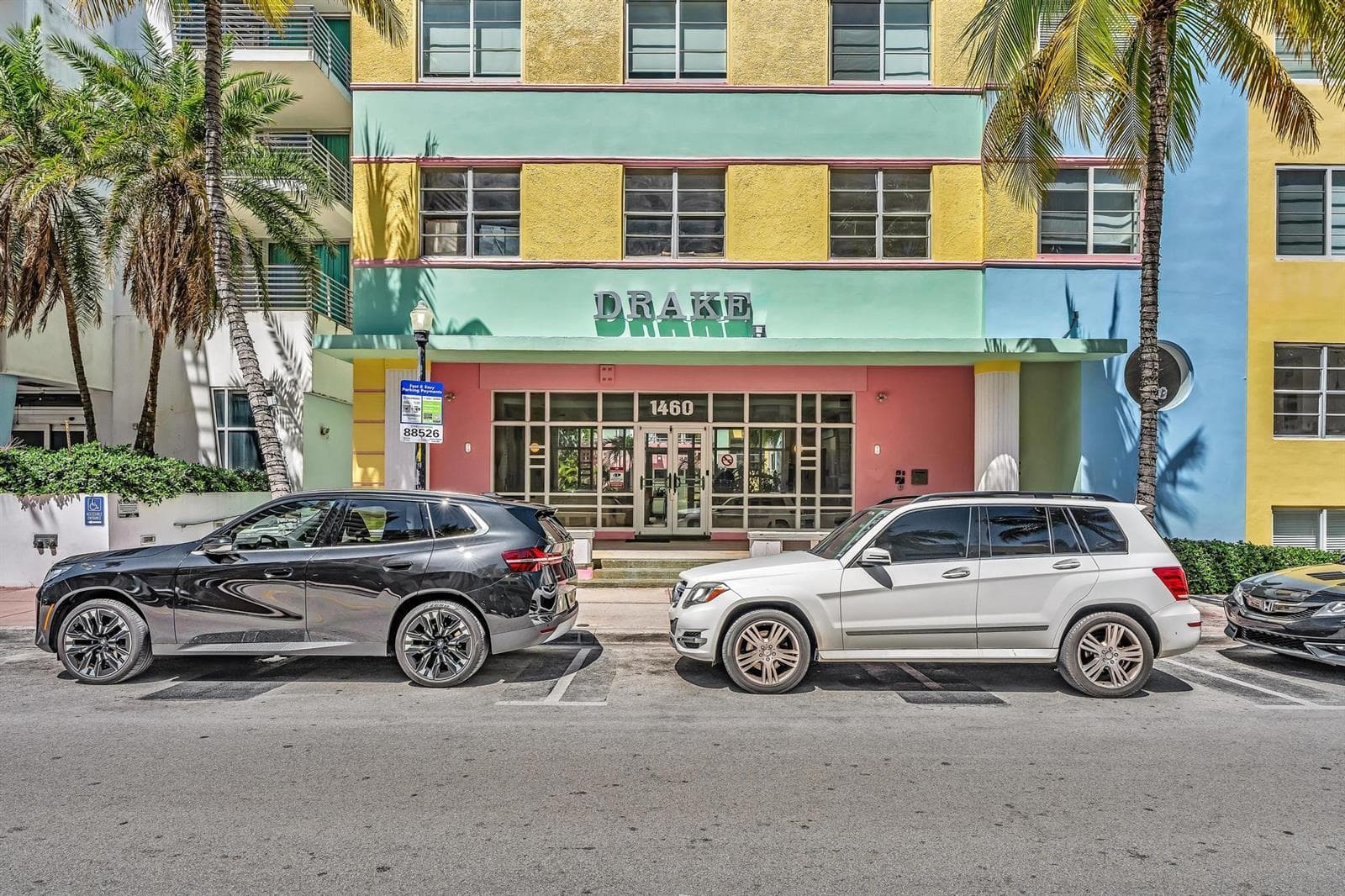 B26020064 — Miami Beach — 44