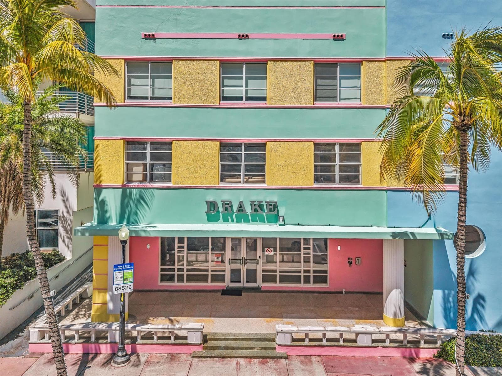 B26020064 — Miami Beach — 64