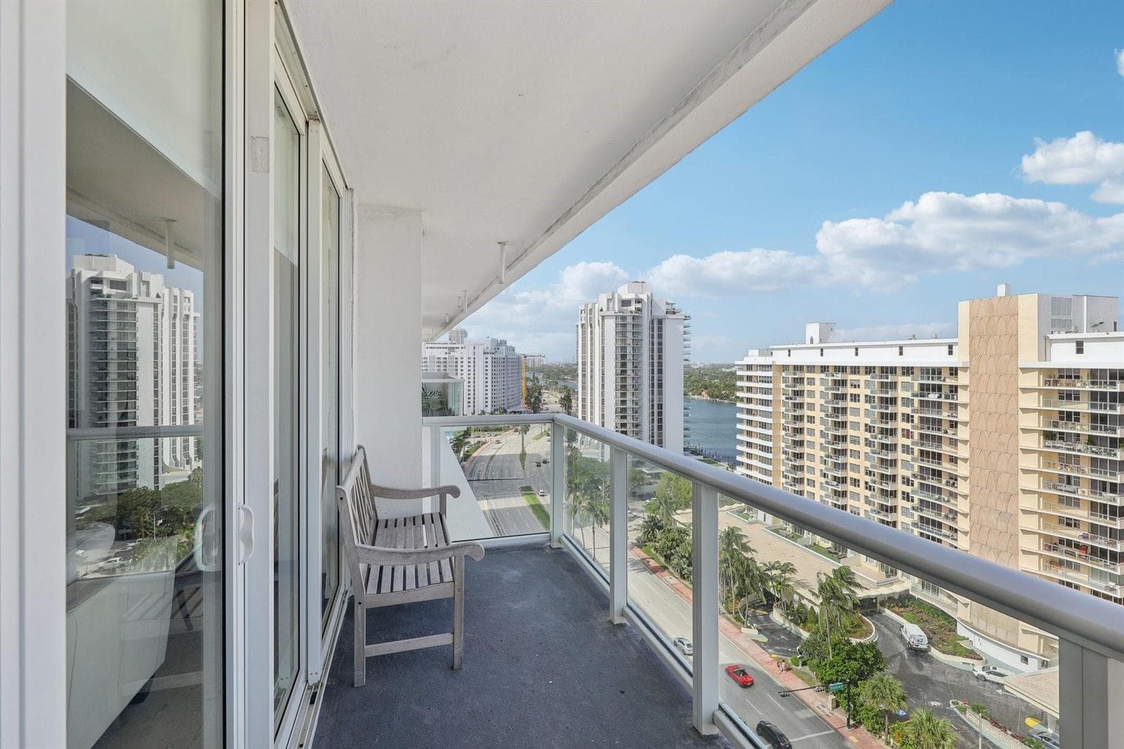 B26020492 — Miami Beach — 26