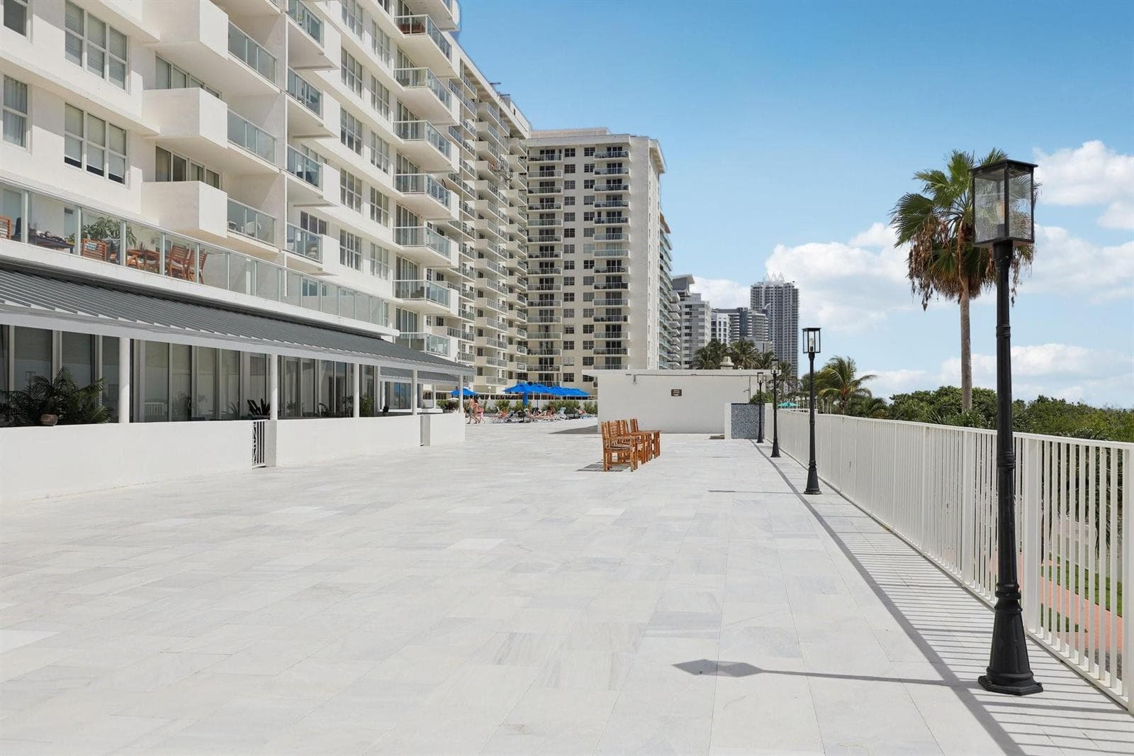 B26020492 — Miami Beach — 32
