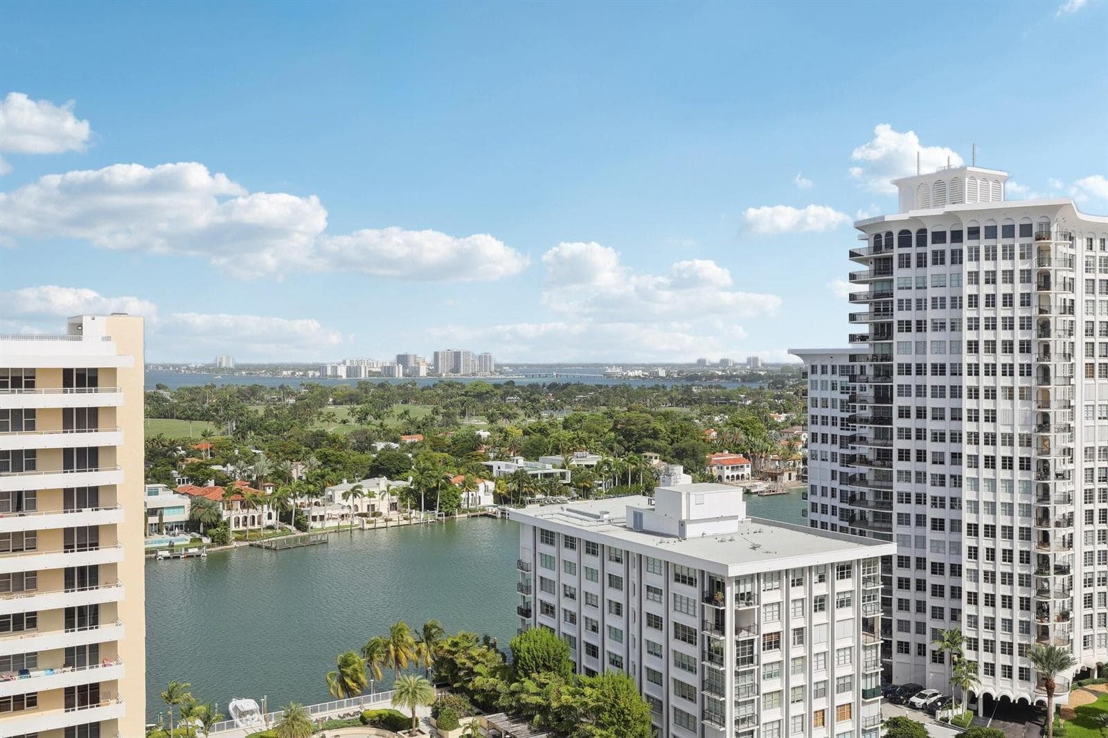 B26020492 — Miami Beach — 28
