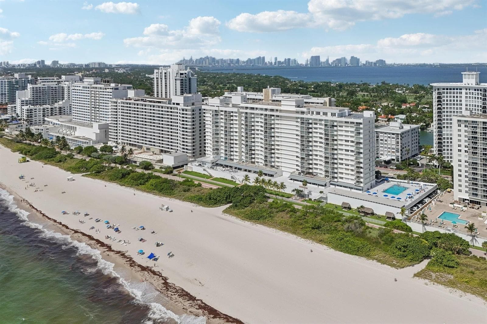 B26020492 — Miami Beach — 30