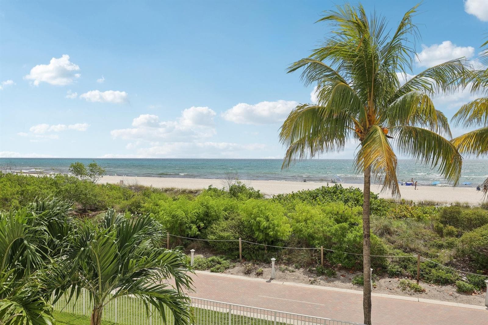 B26020492 — Miami Beach — 34