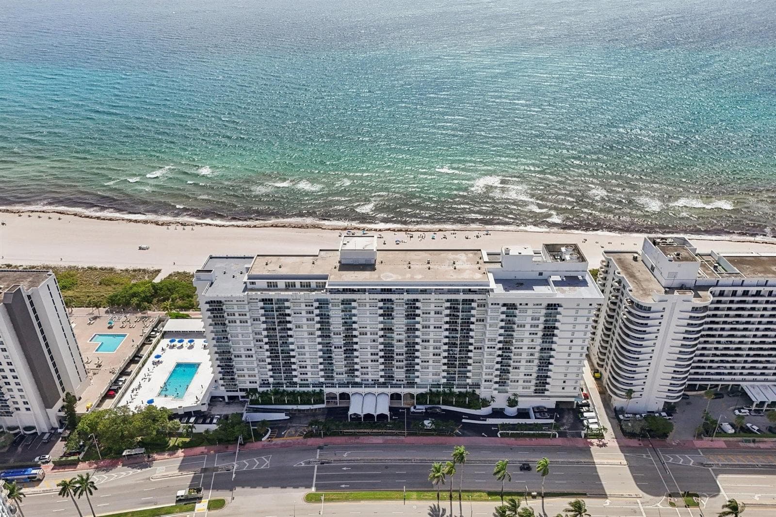 B26020492 — Miami Beach — 38