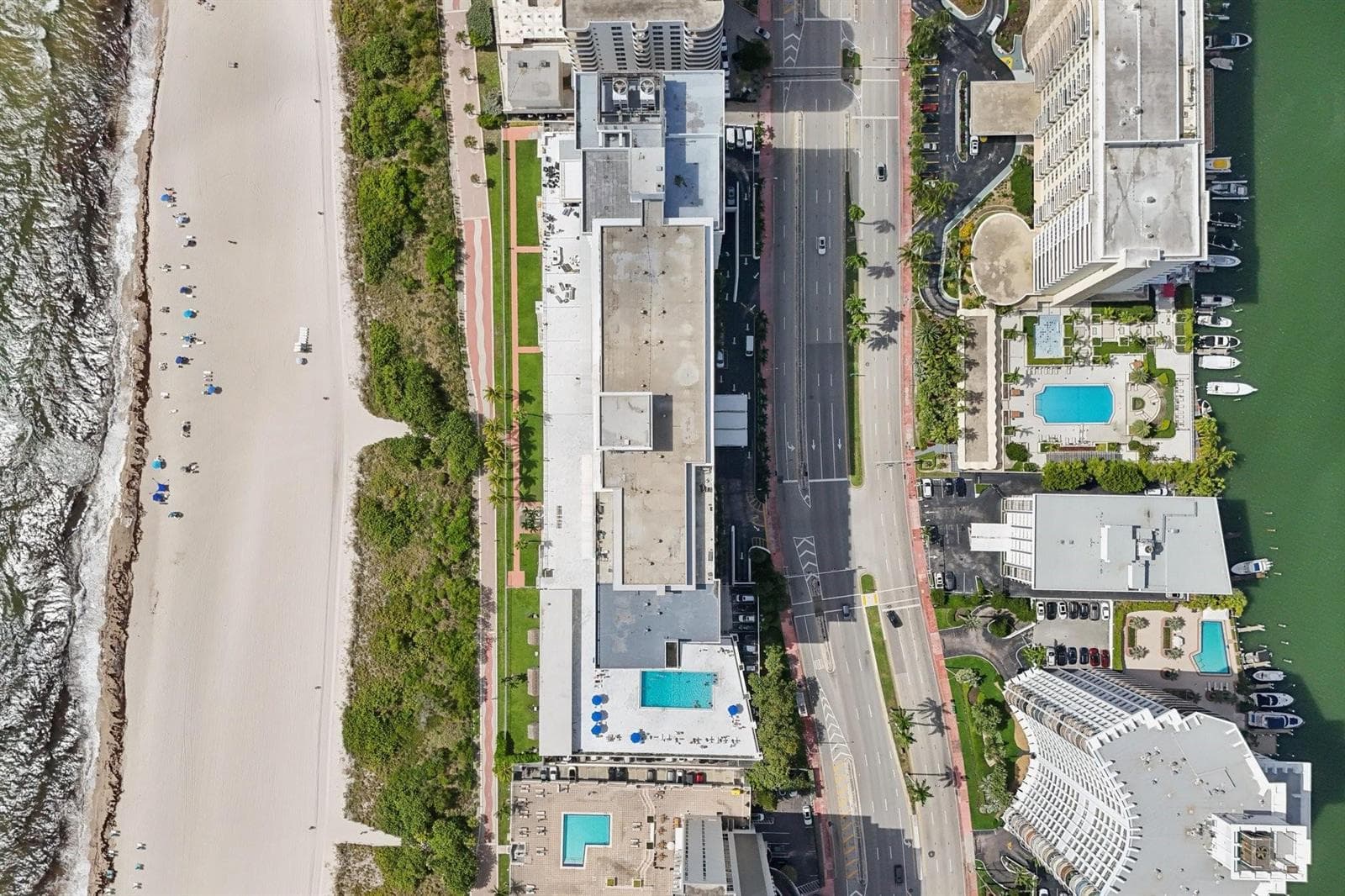 B26020492 — Miami Beach — 35