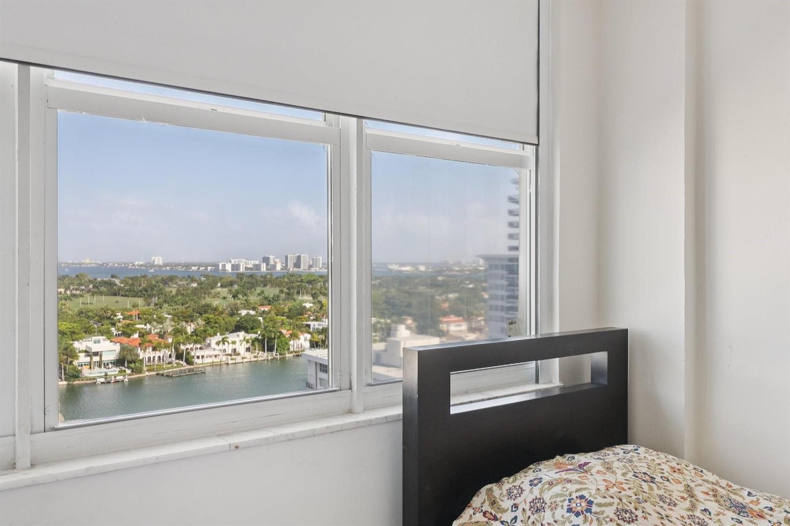 B26020492 — Miami Beach — 21