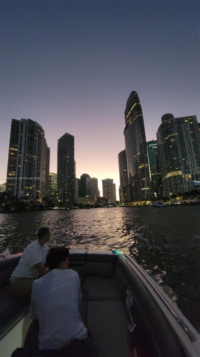 A12008634 — Miami Beach — 10