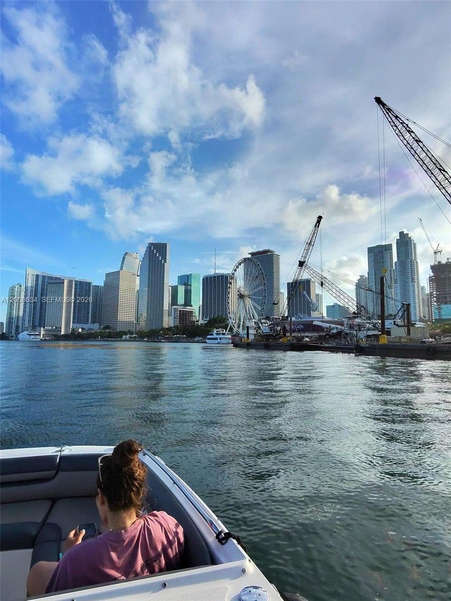 A12008634 — Miami Beach — 11