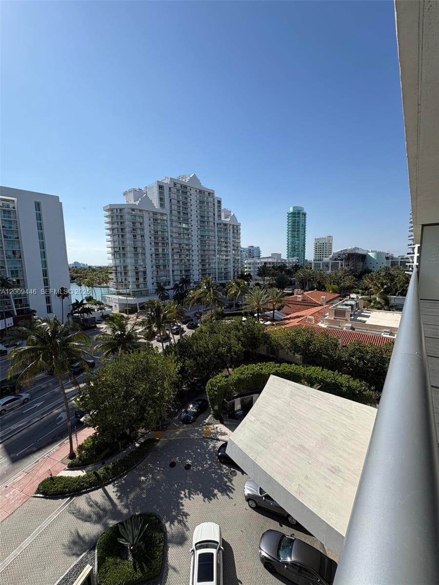 A12009446 — Miami Beach — 17