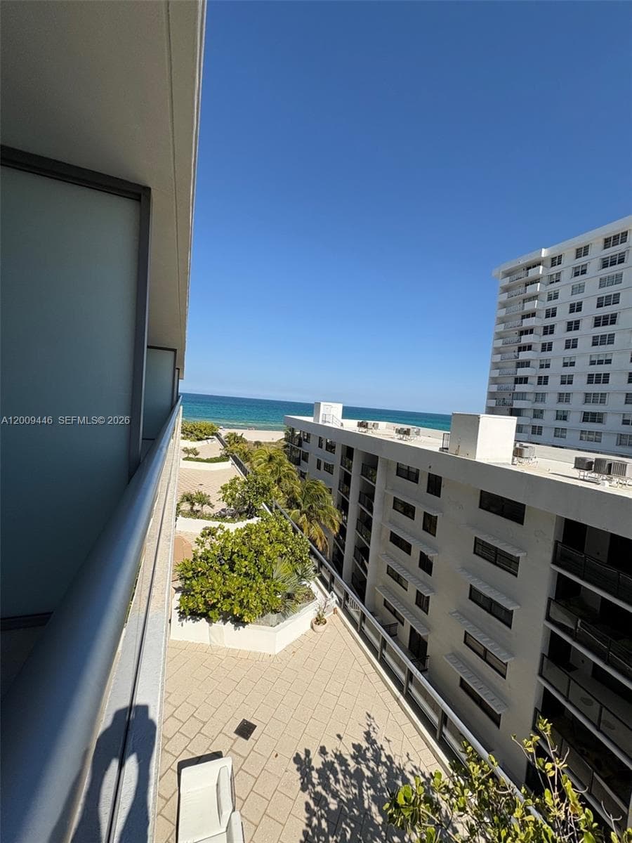 A12009446 — Miami Beach — 16