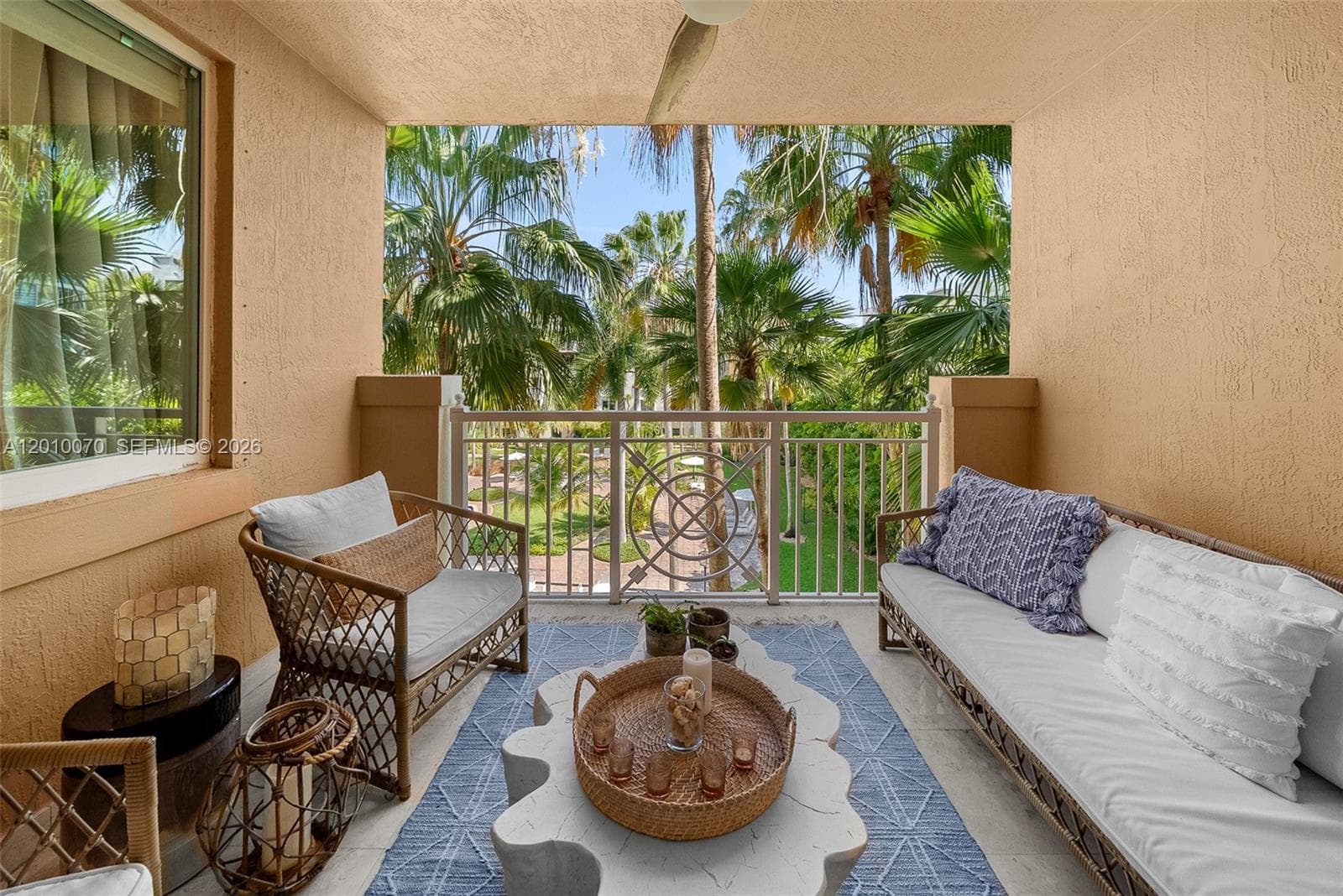 A12010070 — Miami Beach — 18