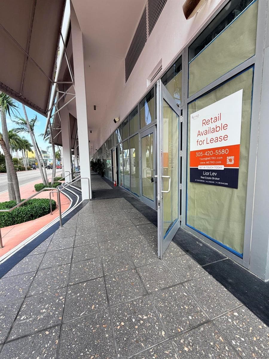 B26021973 — Miami Beach — 2