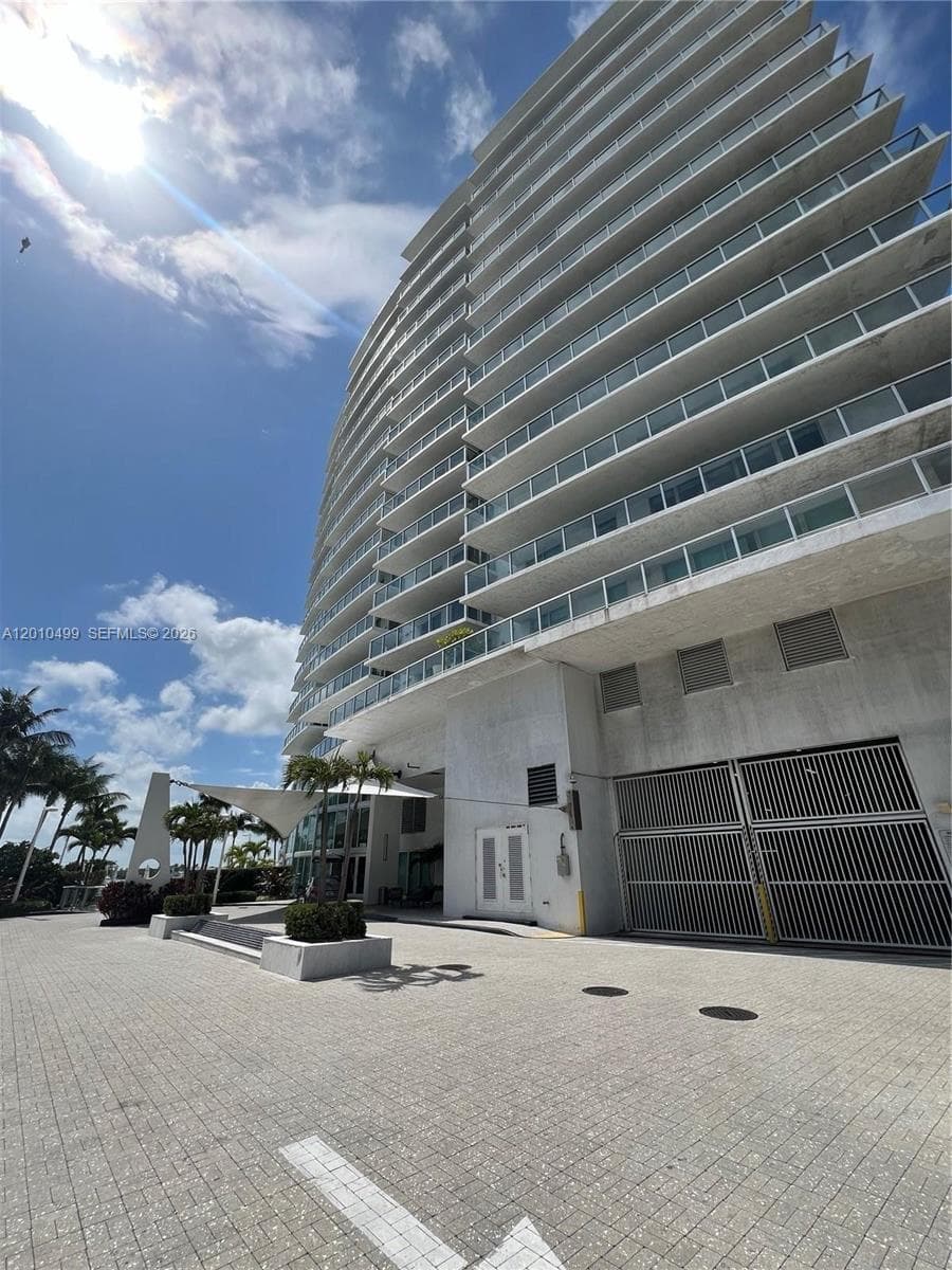 A12010499 — Miami Beach — 27