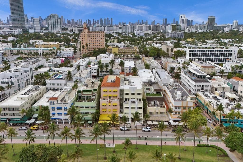 B26023011 — Miami Beach — 20
