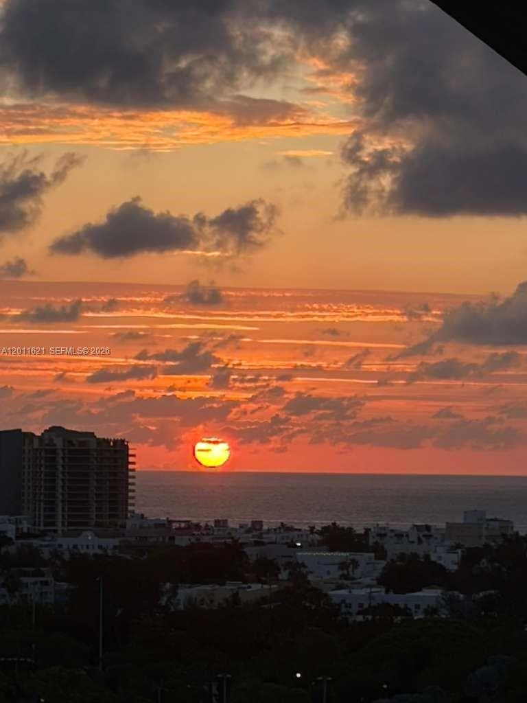 A12011621 — Miami Beach — 10
