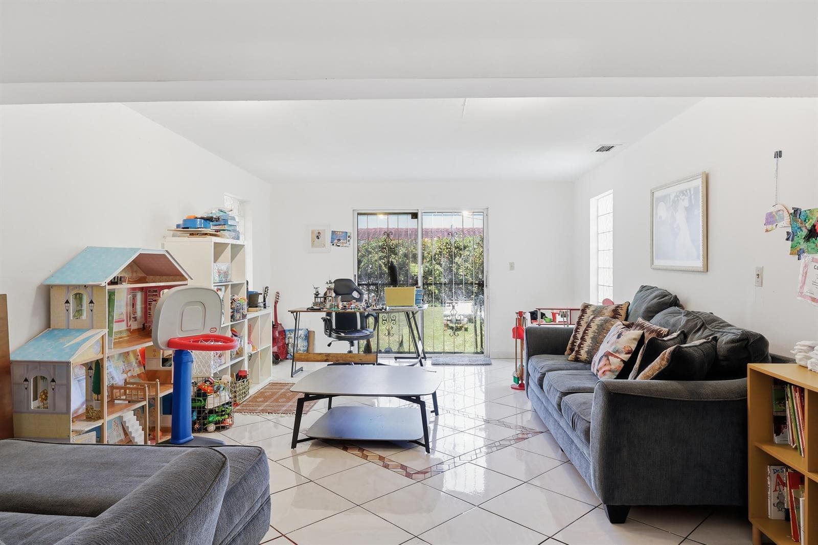 B26023361 — Miami Beach — 14