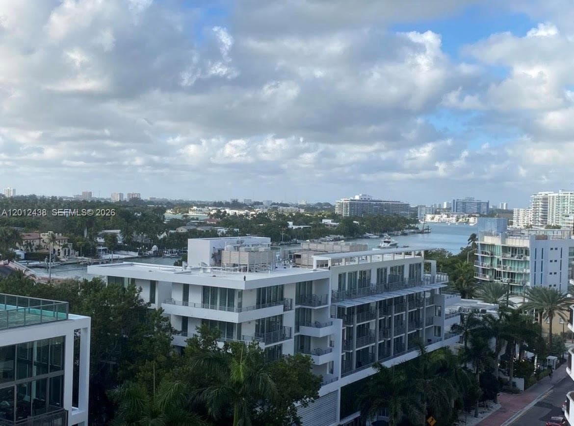A12012438 — Miami Beach — 22