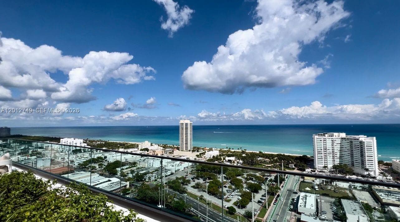A12012749 — Miami Beach — 29