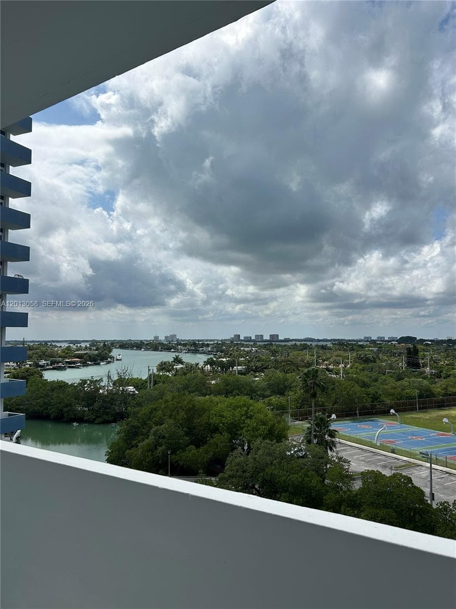 A12013058 — Miami Beach — 16