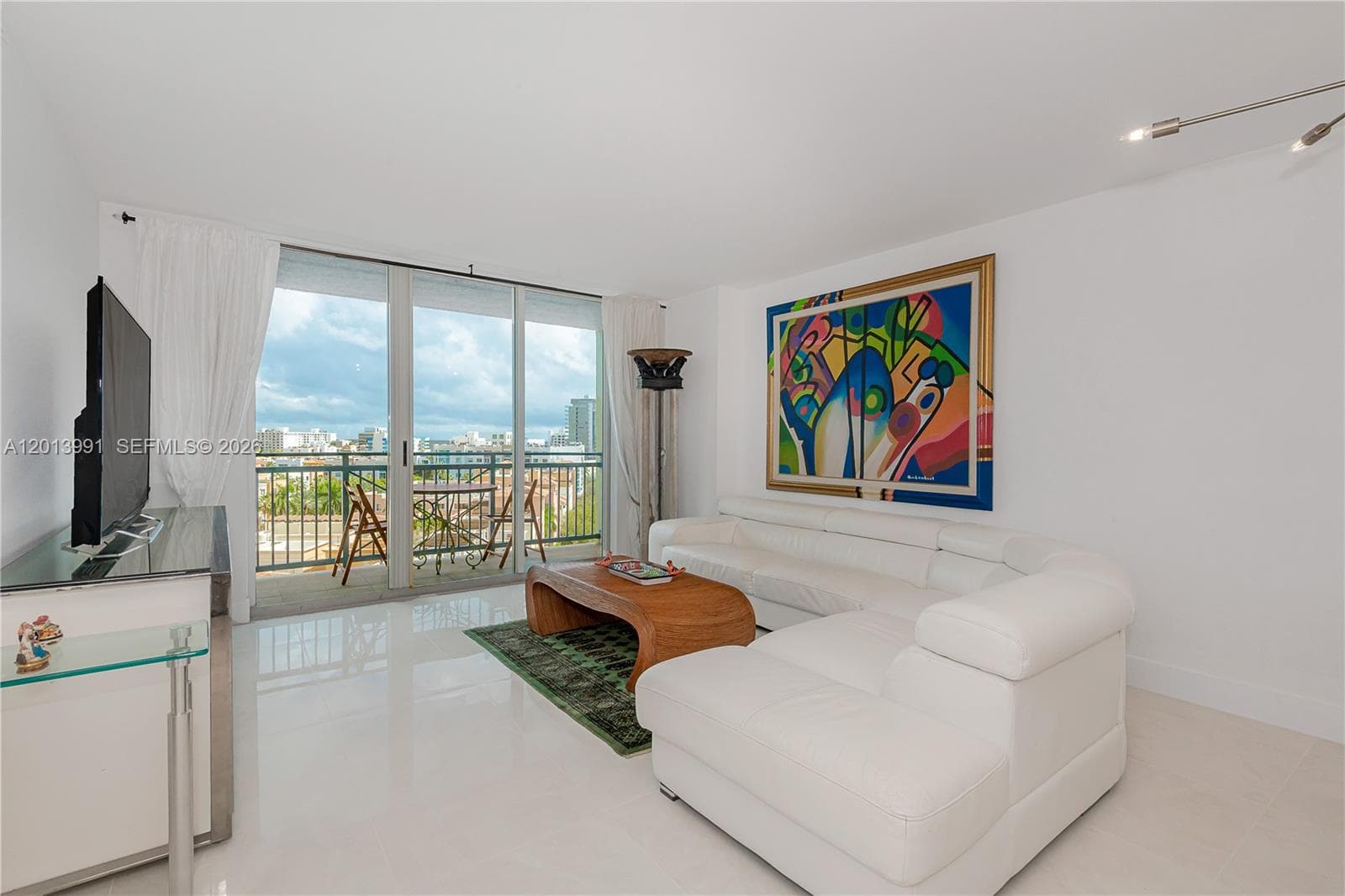 A12013991 — Miami Beach — 4