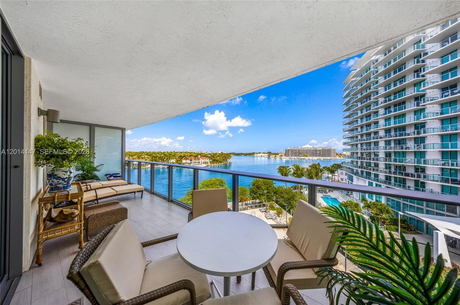 A12014147 — Miami Beach — 15