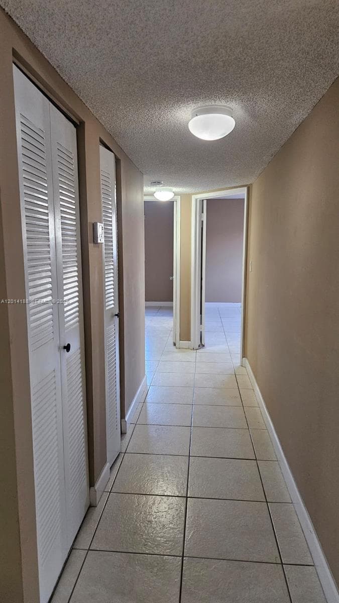 A12014188 — Miami Beach — 33