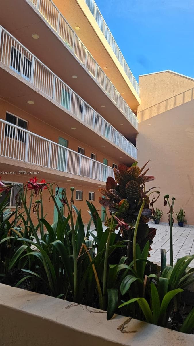 A12014188 — Miami Beach — 8