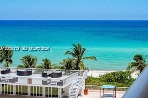 A12014313 — Miami Beach — 16