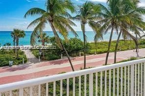 A12014313 — Miami Beach — 15