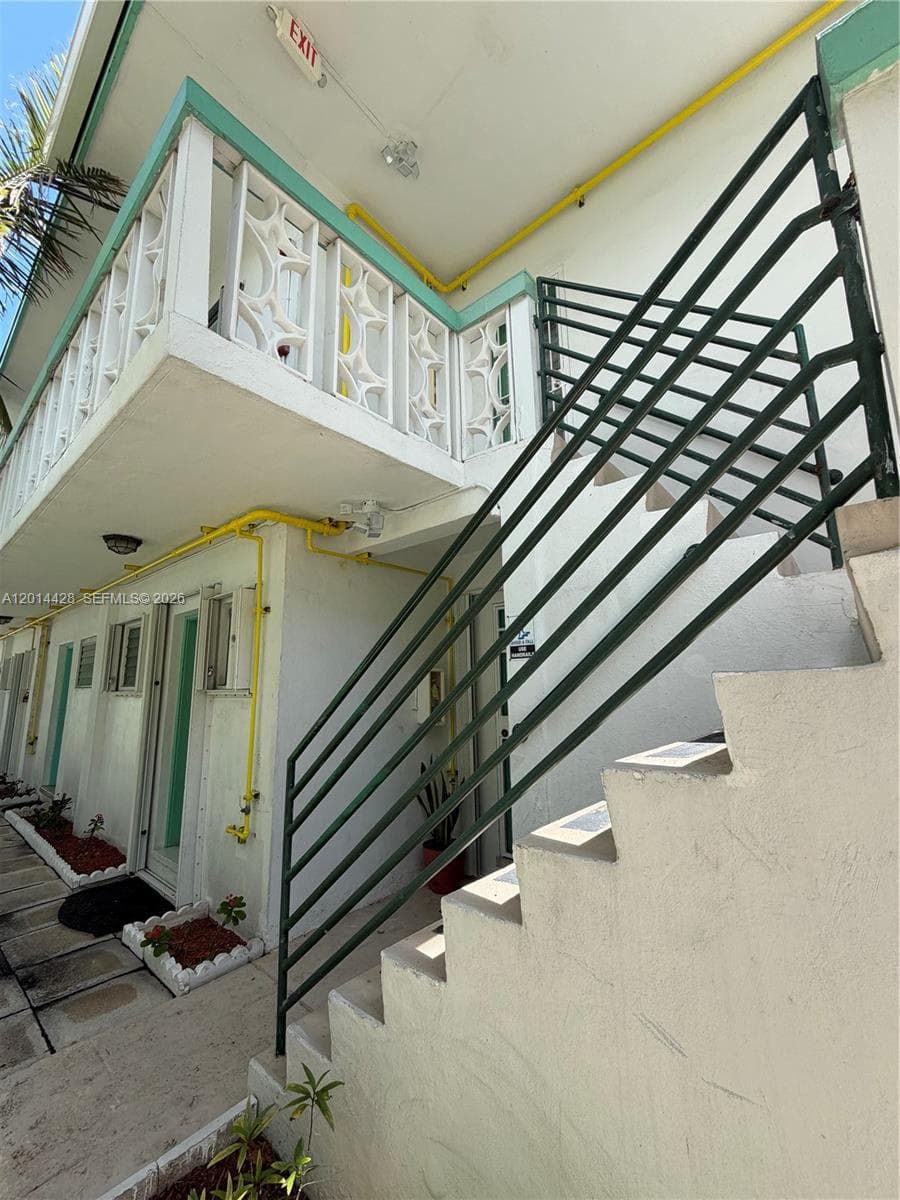 A12014428 — Miami Beach — 16
