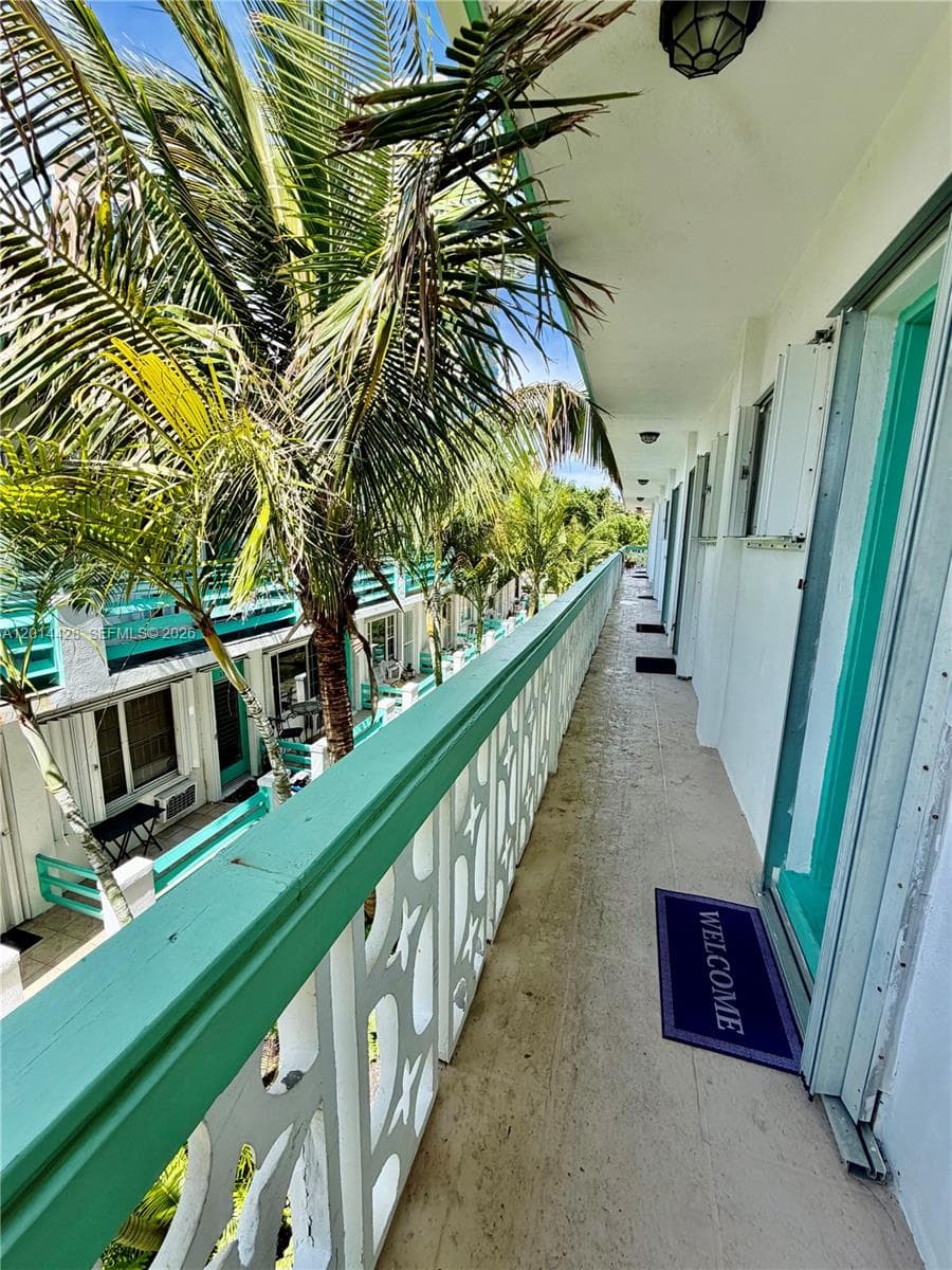 A12014428 — Miami Beach — 14