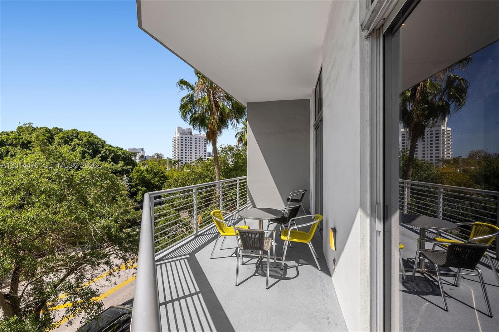A12014470 — Miami Beach — 27