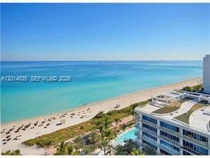 A12014535 — Miami Beach — 2