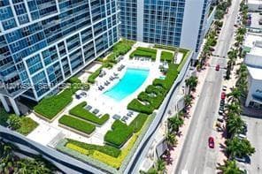 A12014535 — Miami Beach — 30