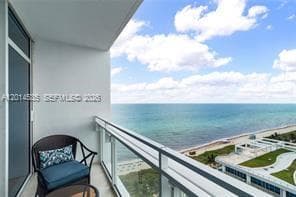 A12014535 — Miami Beach — 10