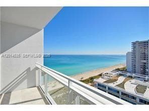 A12014535 — Miami Beach — 33
