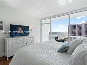 A12014535 — Miami Beach — 11