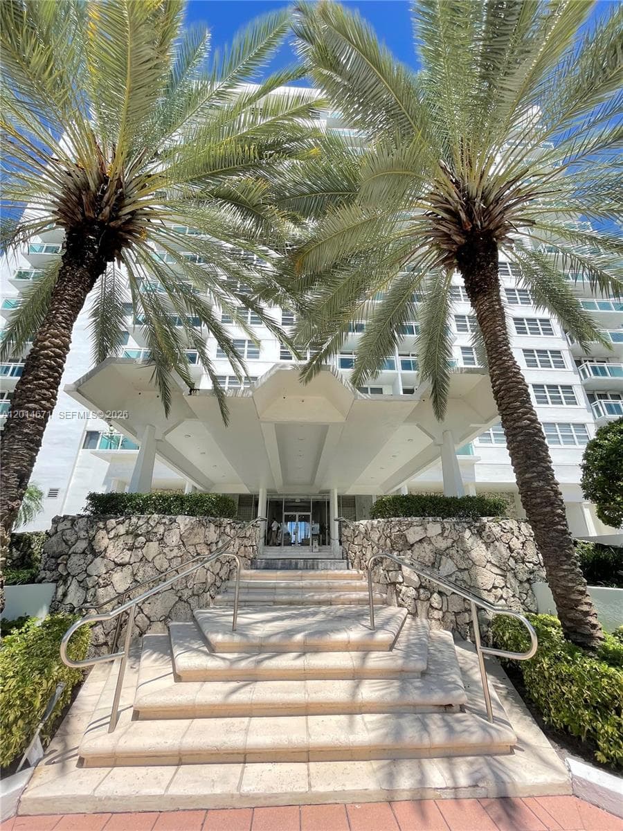 A12014671 — Miami Beach — 2