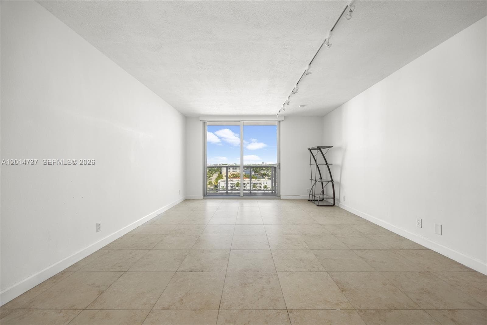 A12014737 — Miami Beach — 7