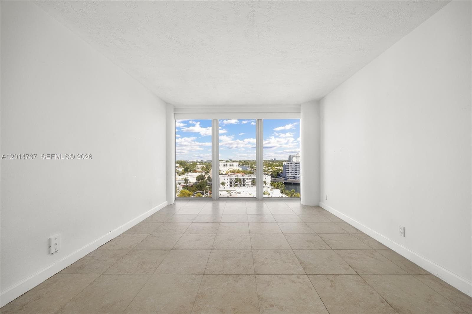 A12014737 — Miami Beach — 9