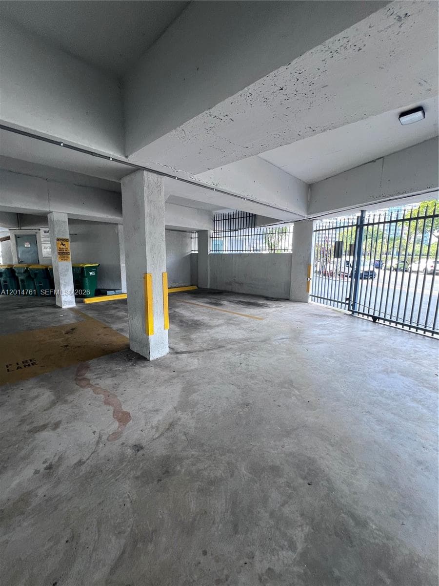 A12014761 — Miami Beach — 26
