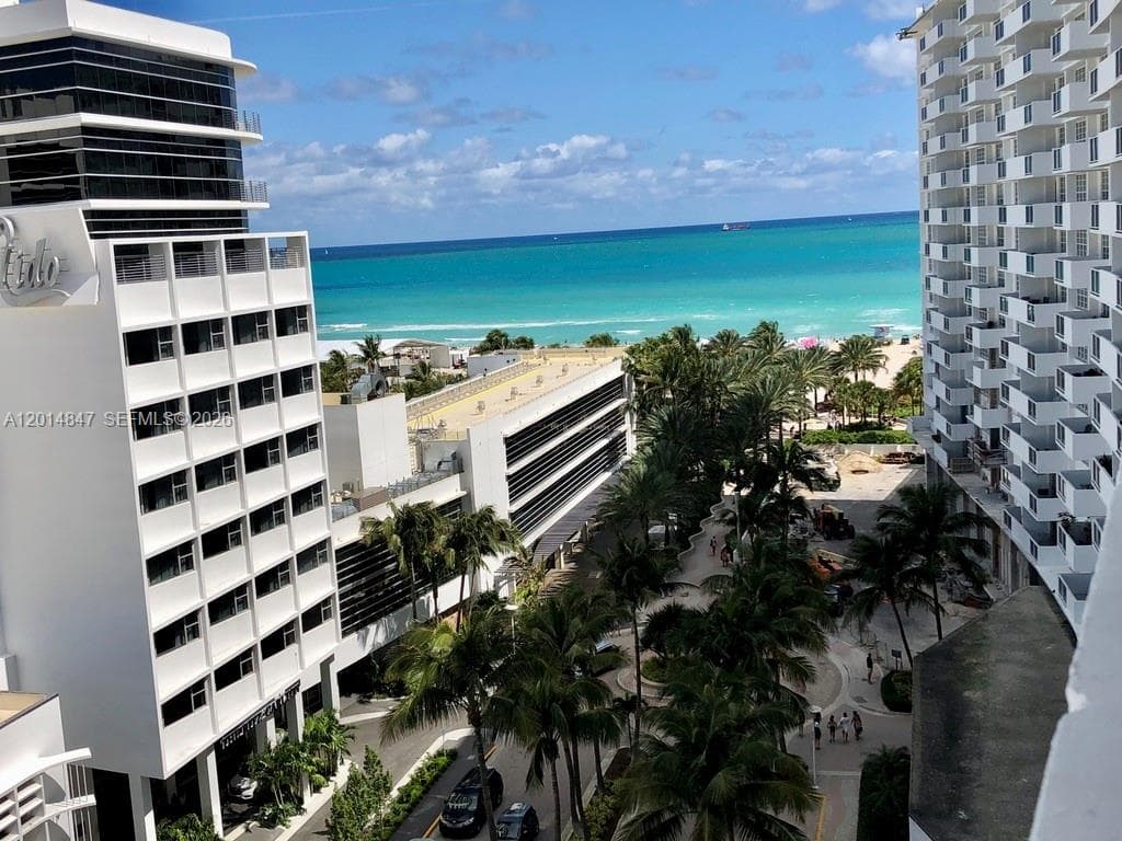 A12014847 — Miami Beach — 10