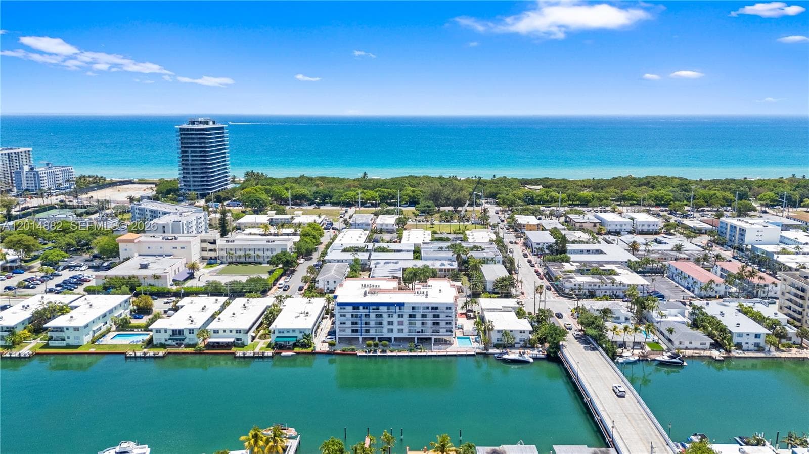 A12014882 — Miami Beach — 45