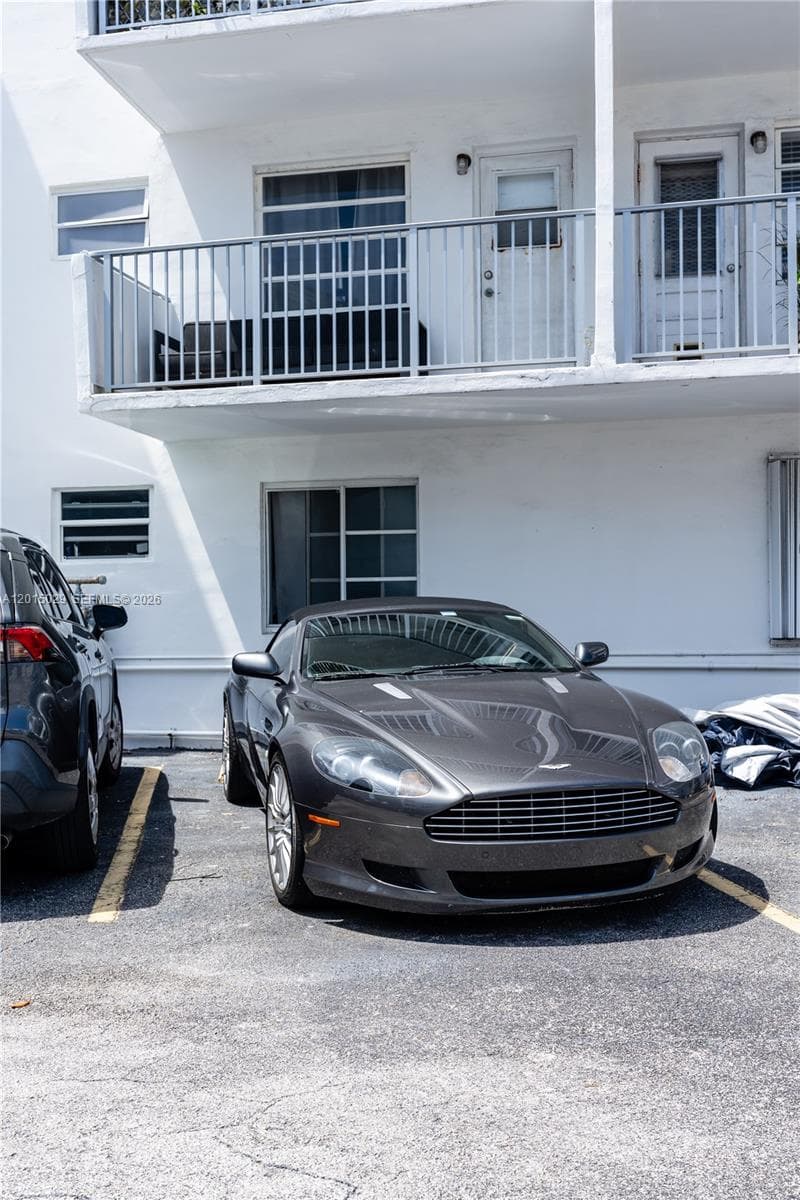 A12015029 — Miami Beach — 34
